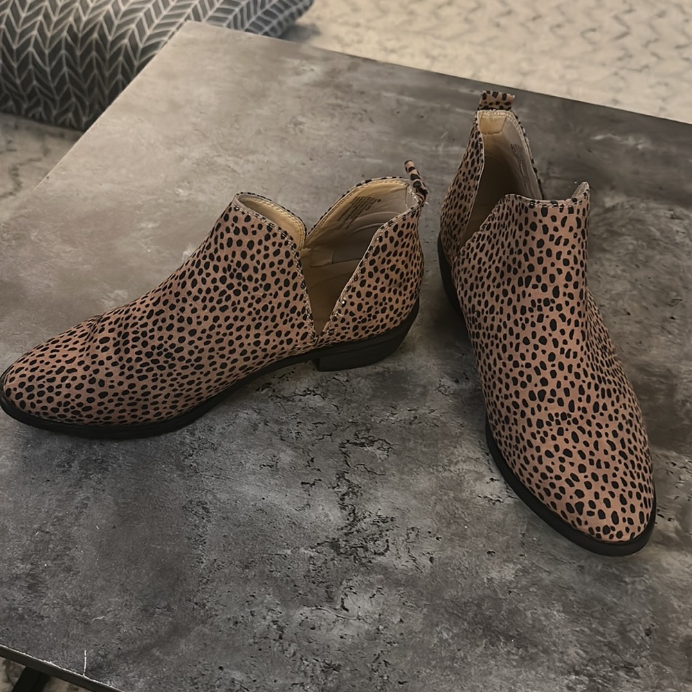 Target Universal Threads Booties - Picture 2 of 4